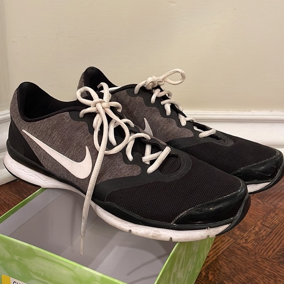 Nike Sneakers - Picture 1 of 4